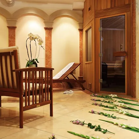 Im. Jana Pawla Ii Otel 4*